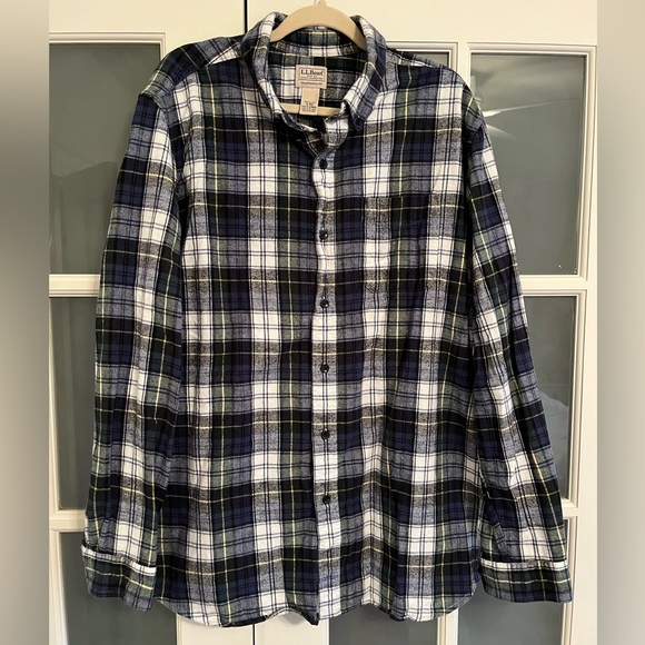 L.L. Bean Scotch Plaid Flannel Shirt Traditional Fit - Picture 3 of 5